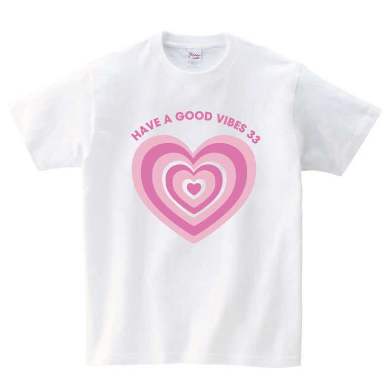 ピンクハートのかわいい白Tシャツ