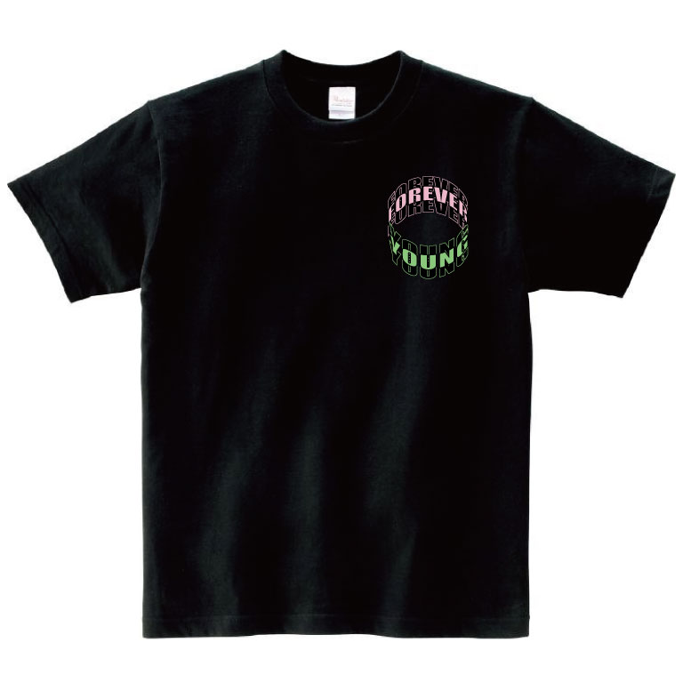 ストリートサークル文字デザインの黒いTシャツ